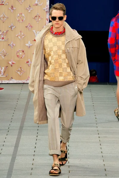Look 24